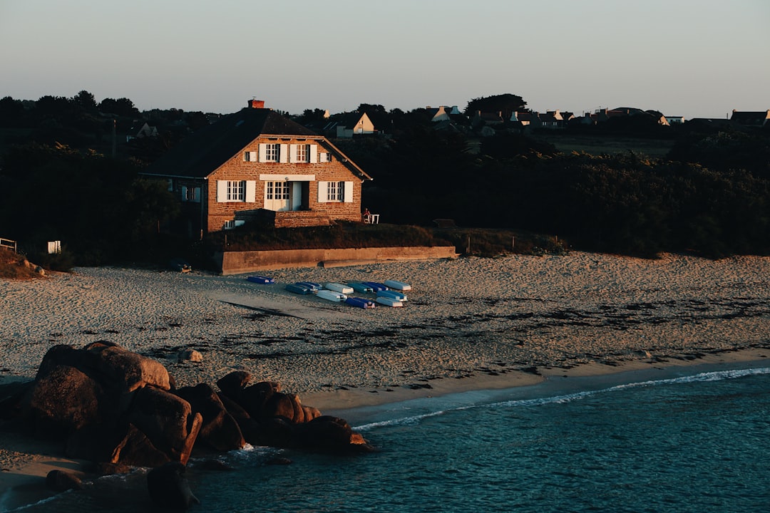Airbnb Host Tax Reporting: Schedule E vs Schedule C Explained